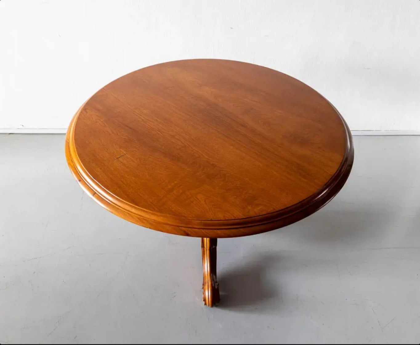 Trim Dining Table