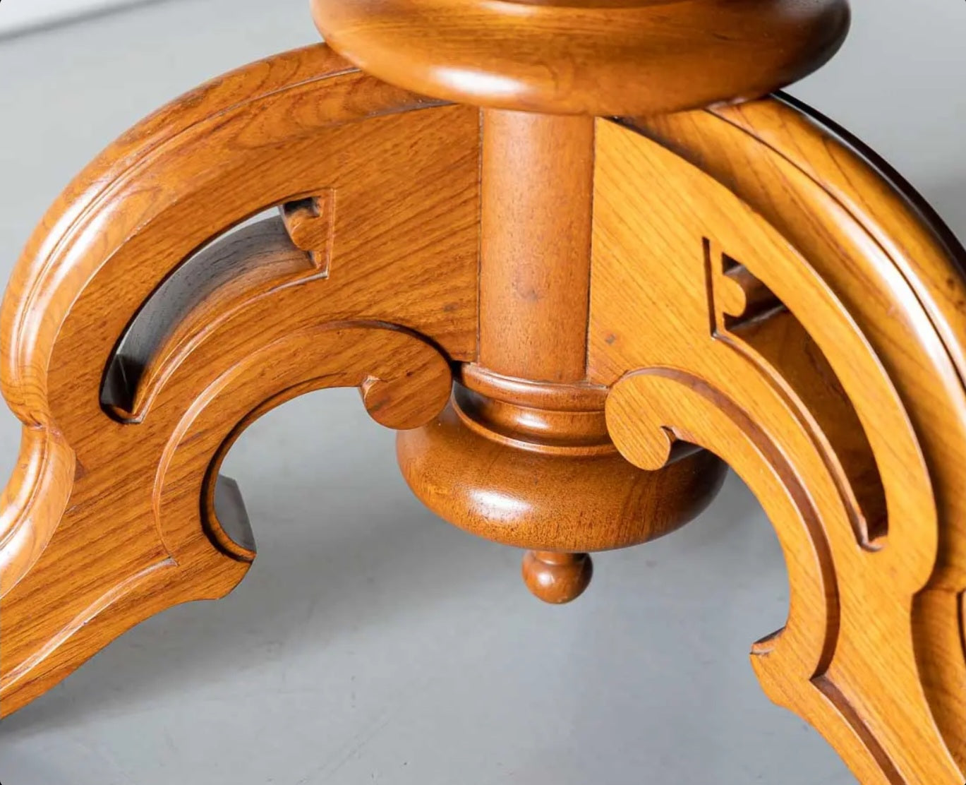 Trim Dining Table